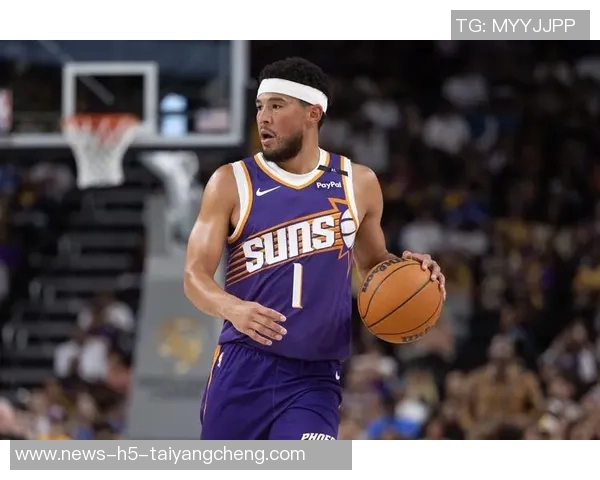 布克全能表现助力球队胜利14投7中贡献21分11助攻正负值高达21