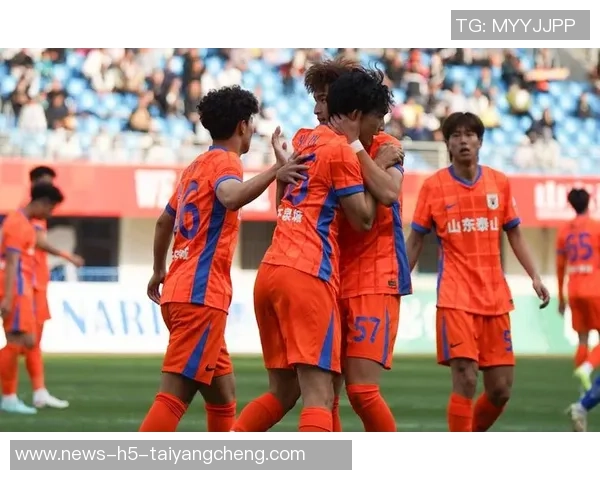 克雷桑抵达中国泰山队教练组安排彭啸陈泽仕一周假期 克雷桑抵达中国泰山队教练组安排彭啸陈泽仕一周假期