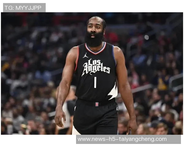 哈登全场表现亮眼贡献20分6板13助3断但7次失误影响球队节奏