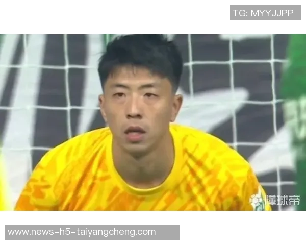 郭全博神勇表现连扑两球令对手外援无奈抱头痛惜展现门将绝技 郭全博神勇表现连扑两球令对手外援无奈抱头痛惜展现门将绝技